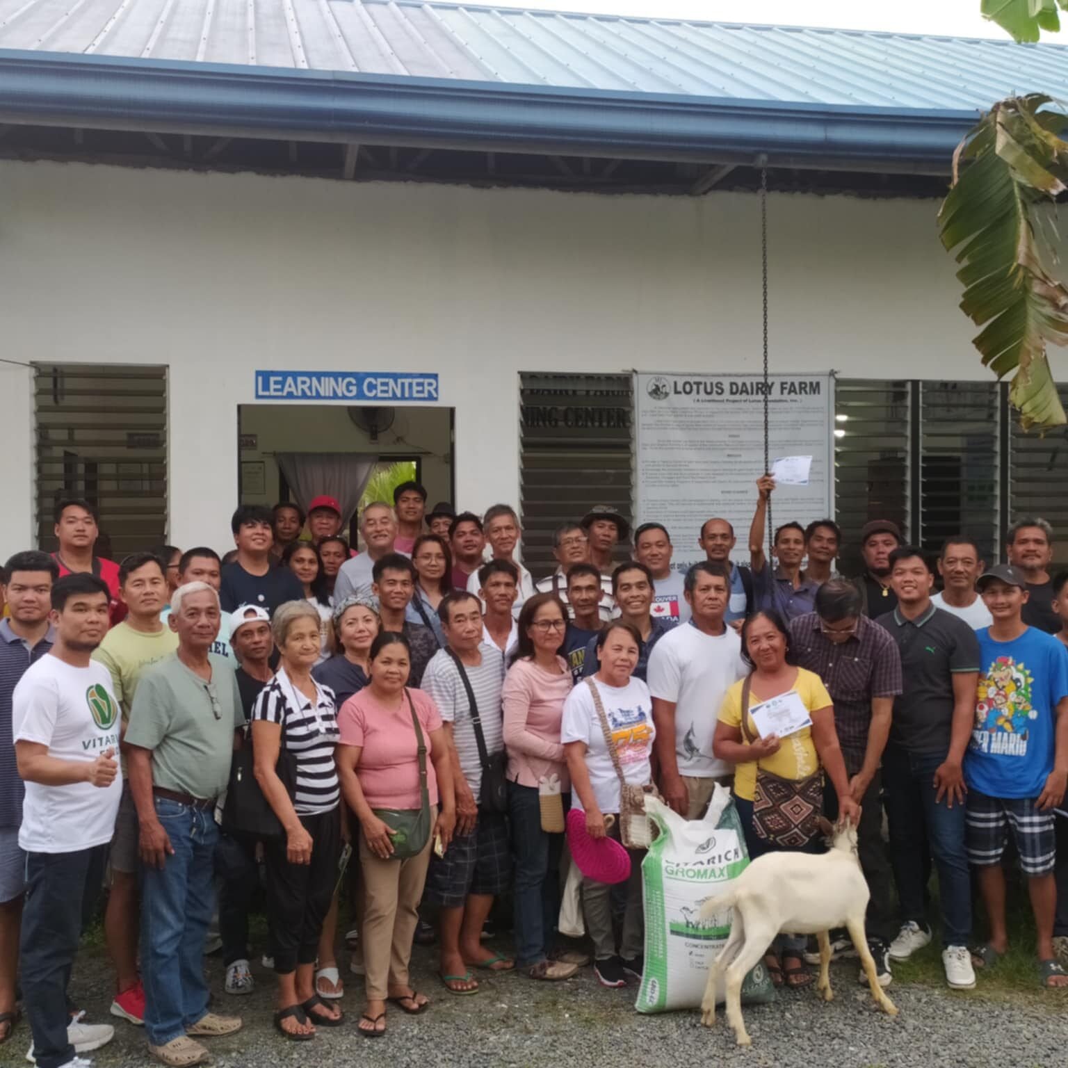 A community united by learning! 📚👩‍🌾👨‍🌾 Thank you to all the attendees who joined us for this training. Your passion for farming inspires us to continue supporting agriculture in our communities. 💚 #GoatFarmingTraining #FarmersFirst